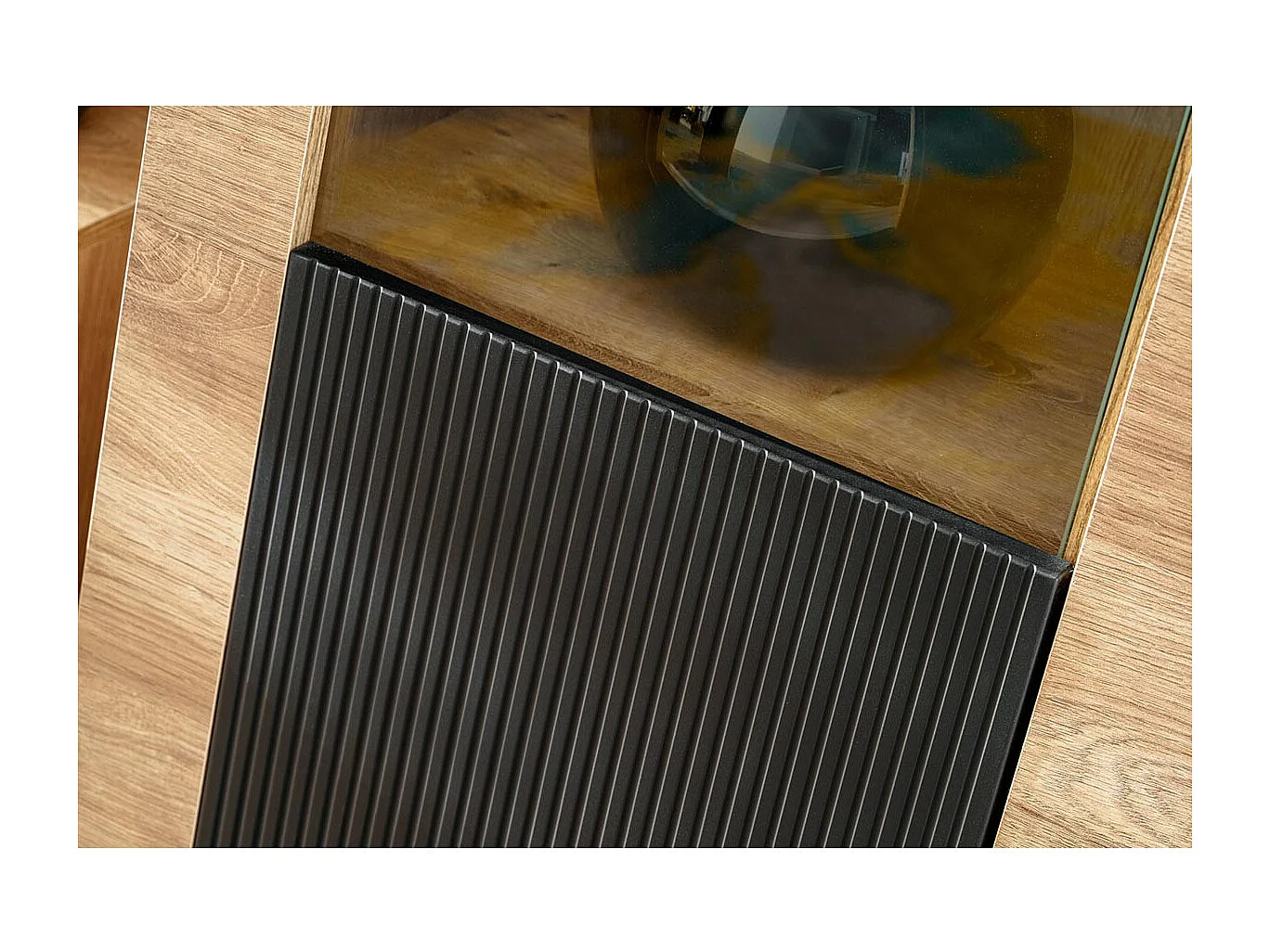 Meuble de Rangement Bas Rainuré "Aron" 132cm Naturel & Noir