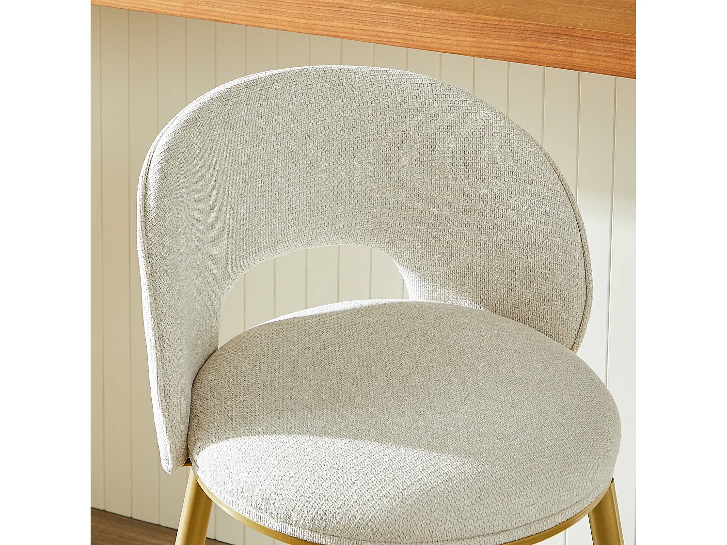 Set van 2 beige stoffen barkrukken - Opengewerkte rugleuning en goudkleurig metalen frame