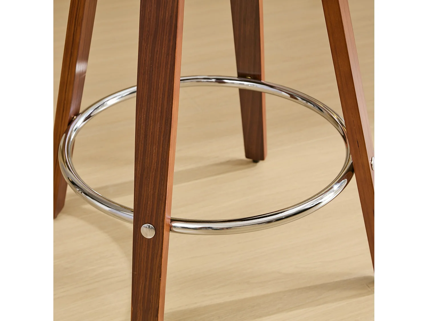 Juego de 2 taburetes de bar giratorios en PU con respaldo bajo - Negro y madera oscura