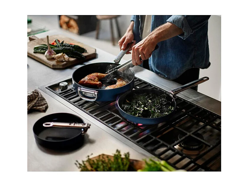 Joseph Joseph Space 28 cm (11") Antihaft-Pfanne, klappbarer Griff, induktionsgeeignet und ofenfest bis 232°C, kompakte Aufbewahrung.