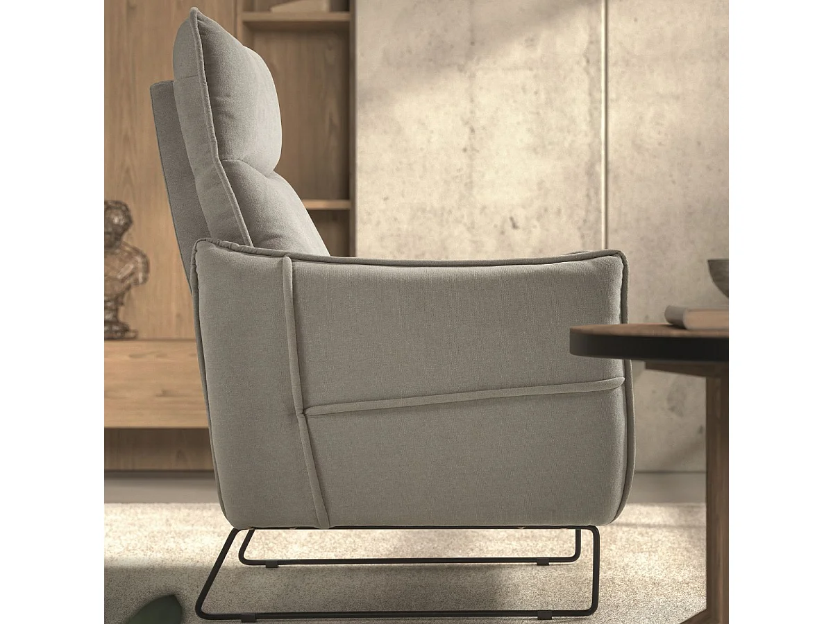 Fauteuil Relax design en tissu gris clair piètement métal luge - HASSAN