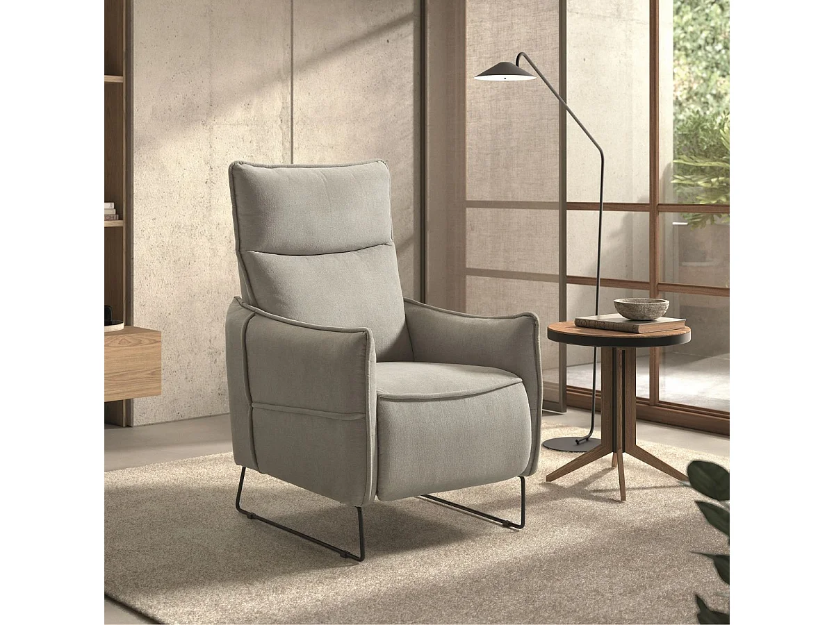 Fauteuil Relax design en tissu gris clair piètement métal luge - HASSAN