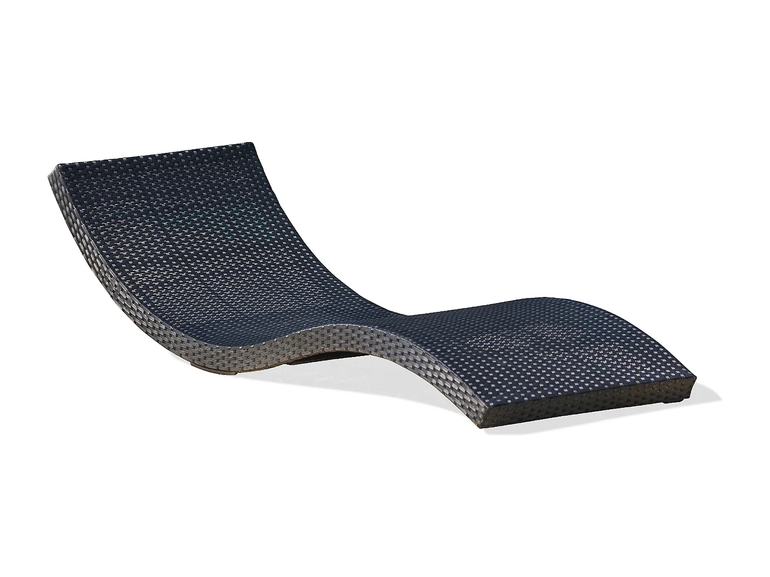 Lettino in resina intrecciata