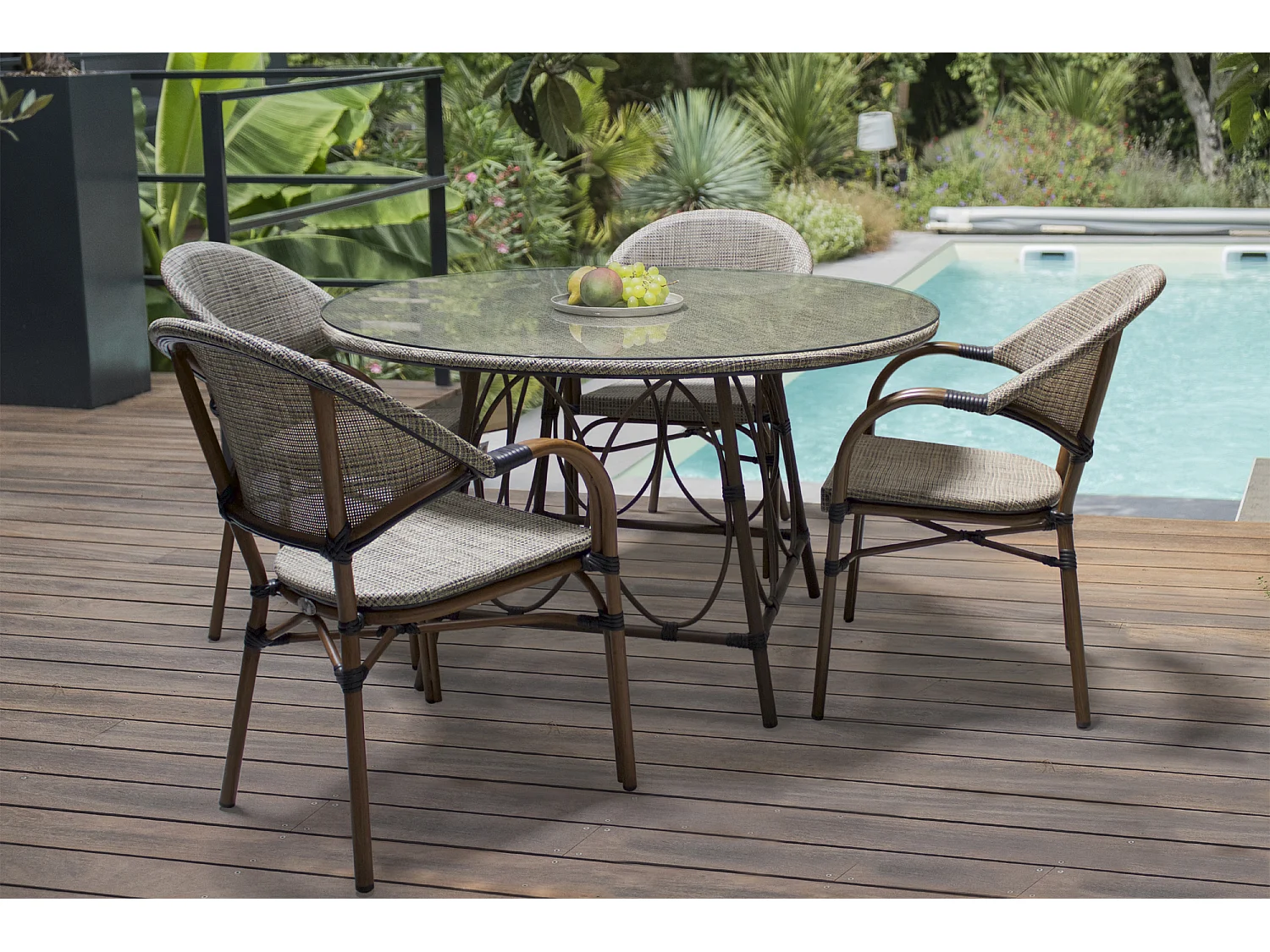 Stapelbarer Gartensessel ausem Aluminium und beigem Textilene