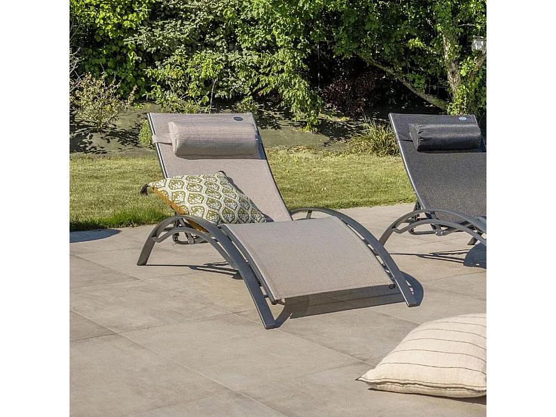 Lot de 2 bains de soleil en aluminium et toile plastifiéee