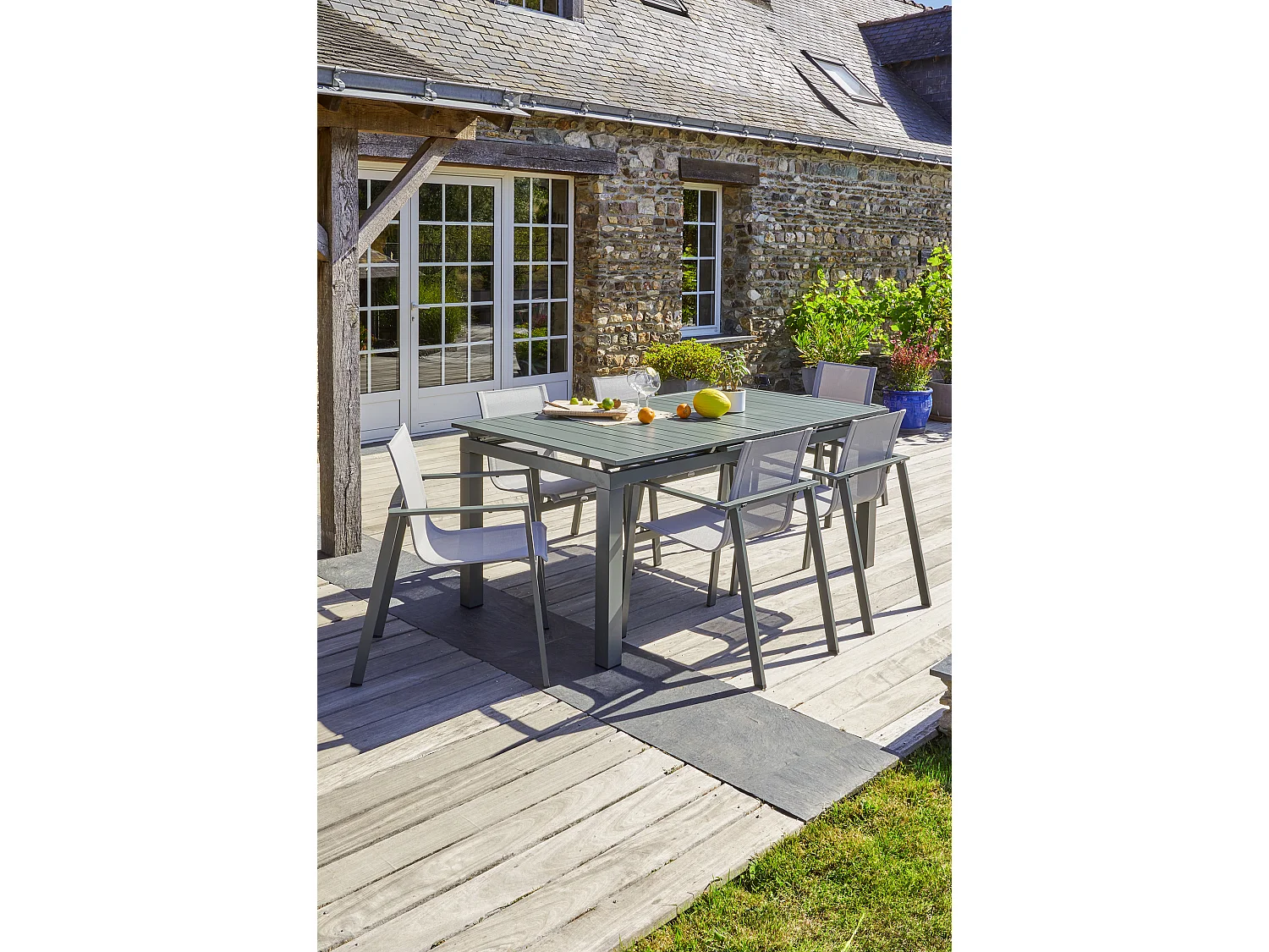 Lot de 2 fauteuils de jardin empilables en alu et toilee