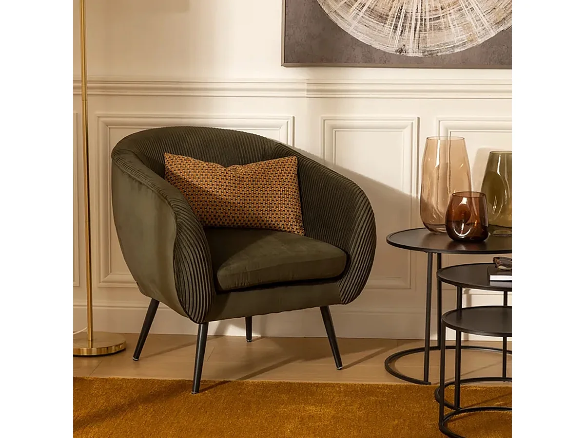 Fauteuil en velours coloris kaki plissé et pieds en métal noir - Longueur 74 x Profondeur 70 x Hauteur 78 cm