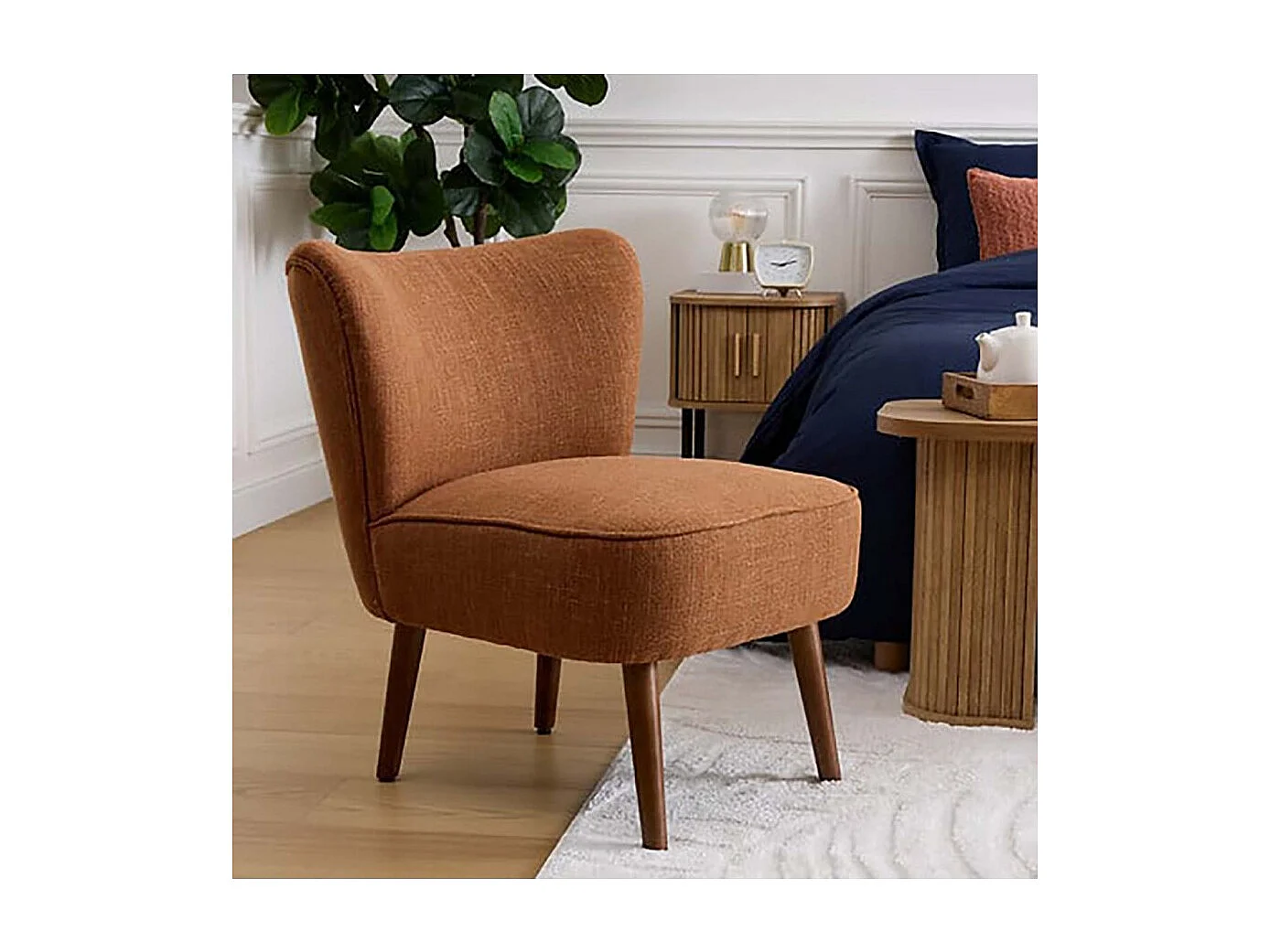 Fauteuil de salon crapaud scandinave avec pieds en bois, coloris ambre- Longueur 57 x Profondeur 69 x Hauteur 72,5 cm