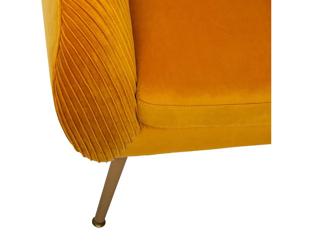 Fauteuil en velours coloris ocre plissé et pieds en métal doré - Longueur 74 x Profondeur 70 x Hauteur 78 cm