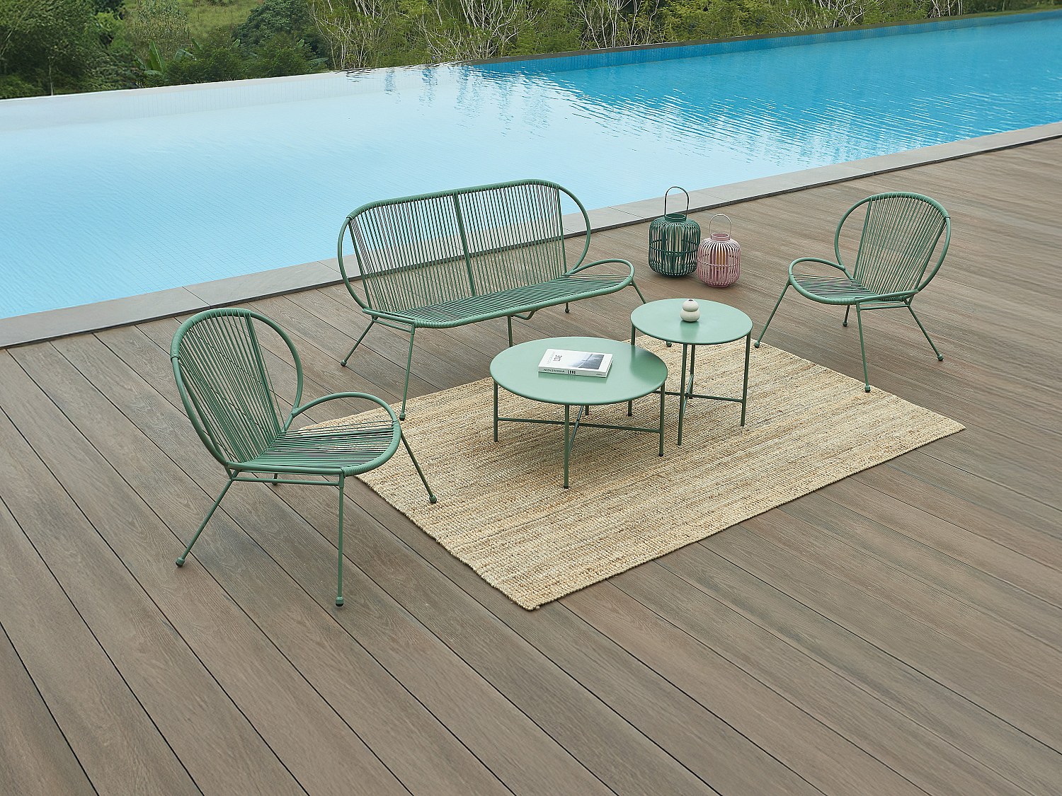 Vente-unique Gartenlounge Aus Metall Und Geflochtenem Kunstharz, 2 Sessel, 1 Bank Und 2 Couchtische - Khaki - Nikao Von Mylia