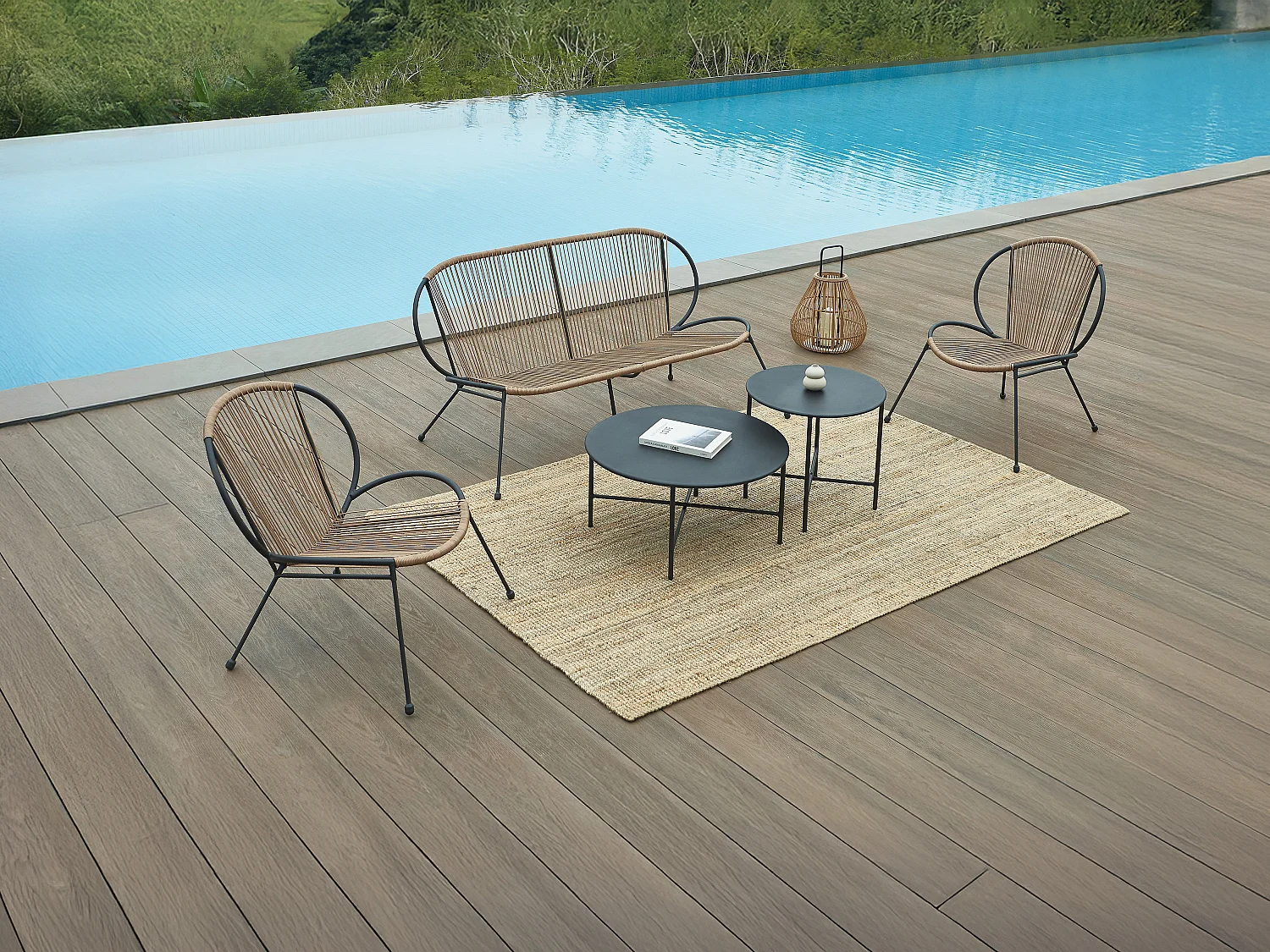 Salon de jardin en métal et résine tressée : 2 fauteuils, 1 banc et 2 tables basses - Noir et naturel clair - NIKAO de MYLIA