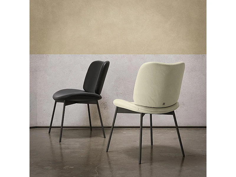 Ensemble de 2 chaises mako - cadre gris charbon, faux cuir beige