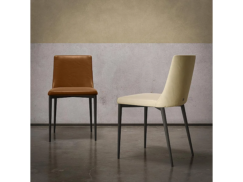 Set van 2 stoelen met antracietgrijs gebaar in cognacleer