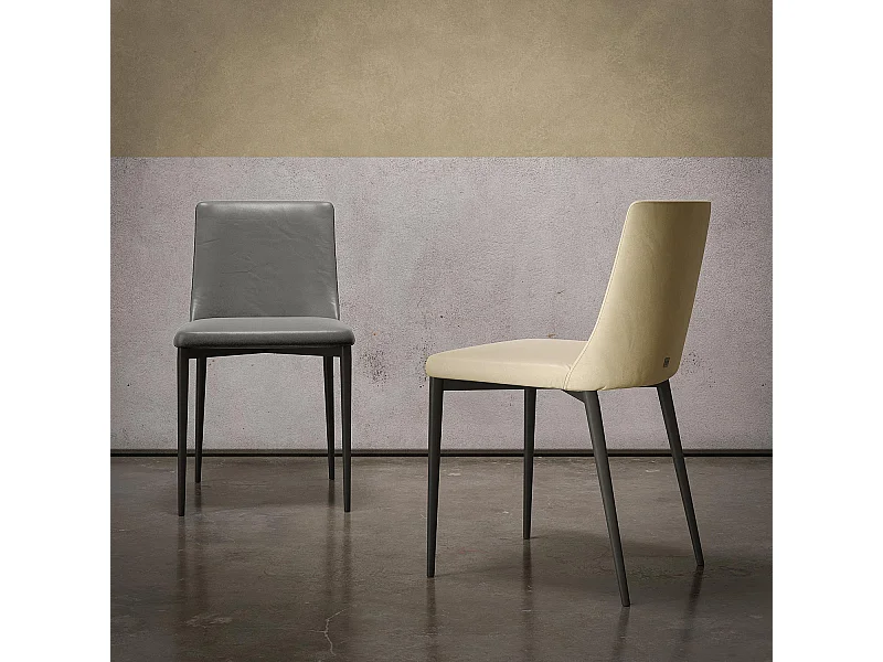 Ensemble de 2 chaises antea  gris charbon en cuir éco gris clair