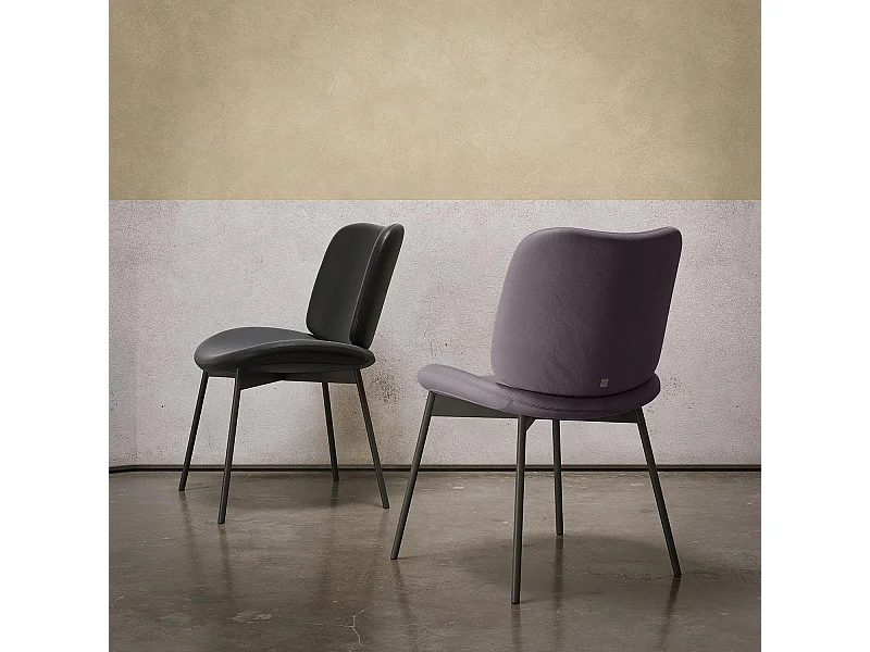Ensemble de 2 chaises en mako - cadre gris charbon, faux cuir aubergine