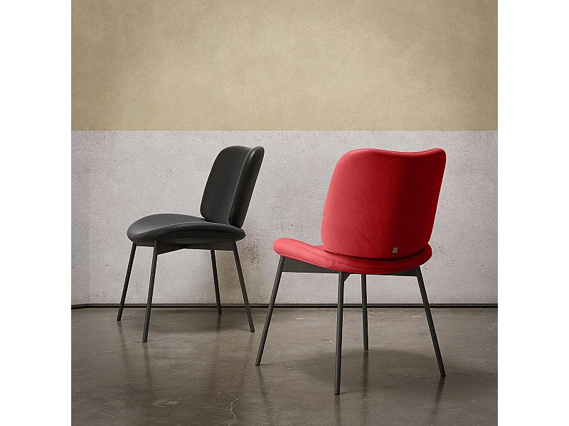 Ensemble de 2 chaises en mako - cadre gris charbon, faux cuir rouge