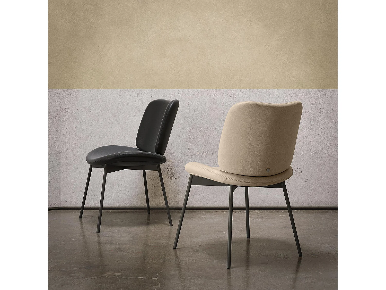 Ensemble de 2 chaises en mako - cadre gris charbon, imitation cuir crème