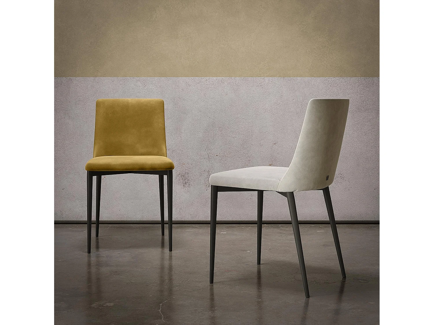 Ensemble de 2 chaises antea  structure gris charbon tissu en velours jaune ancien