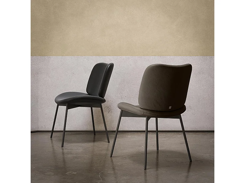 Ensemble de 2 chaises mako - structure gris charbon, faux cuir nubuck brun foncé