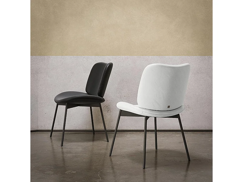 Ensemble de 2 chaises en mako - cadre gris charbon, cuir éco blanc