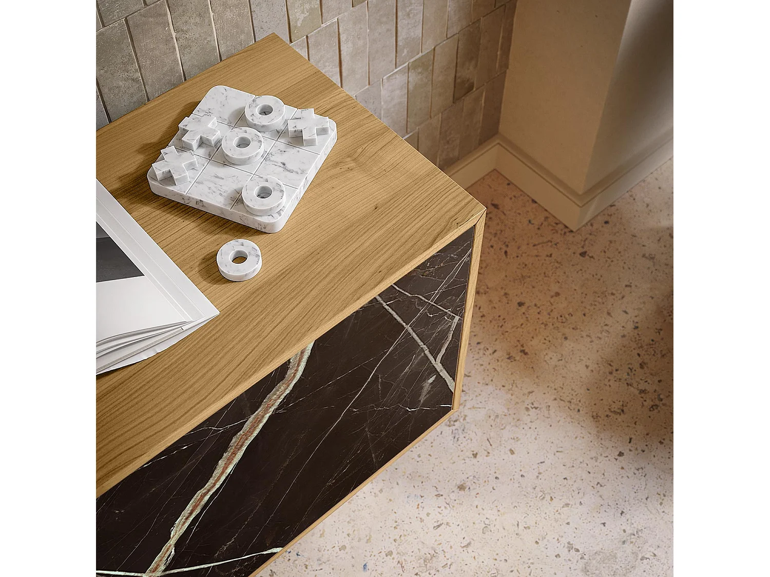 Bufet aurea 2 portes - structure en chêne naturel, gris charbon, porte en verre imprimé noir calcatta