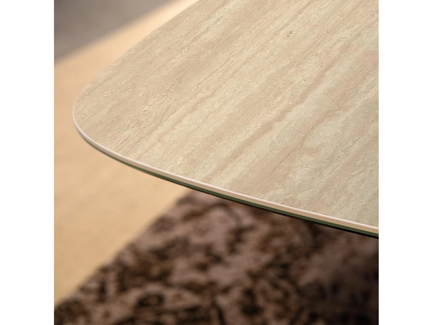 Table fixe en travertin tournant - gris charbon, canon à bord incliné, grès travertin beige