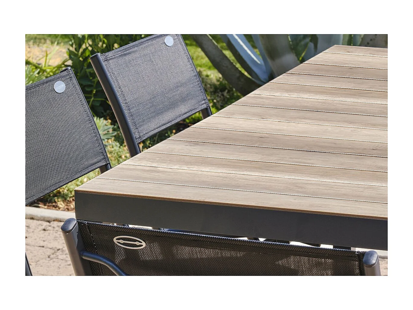 Table de Jardin Imitation Bois "Boston" 150cm Gris Anthracite