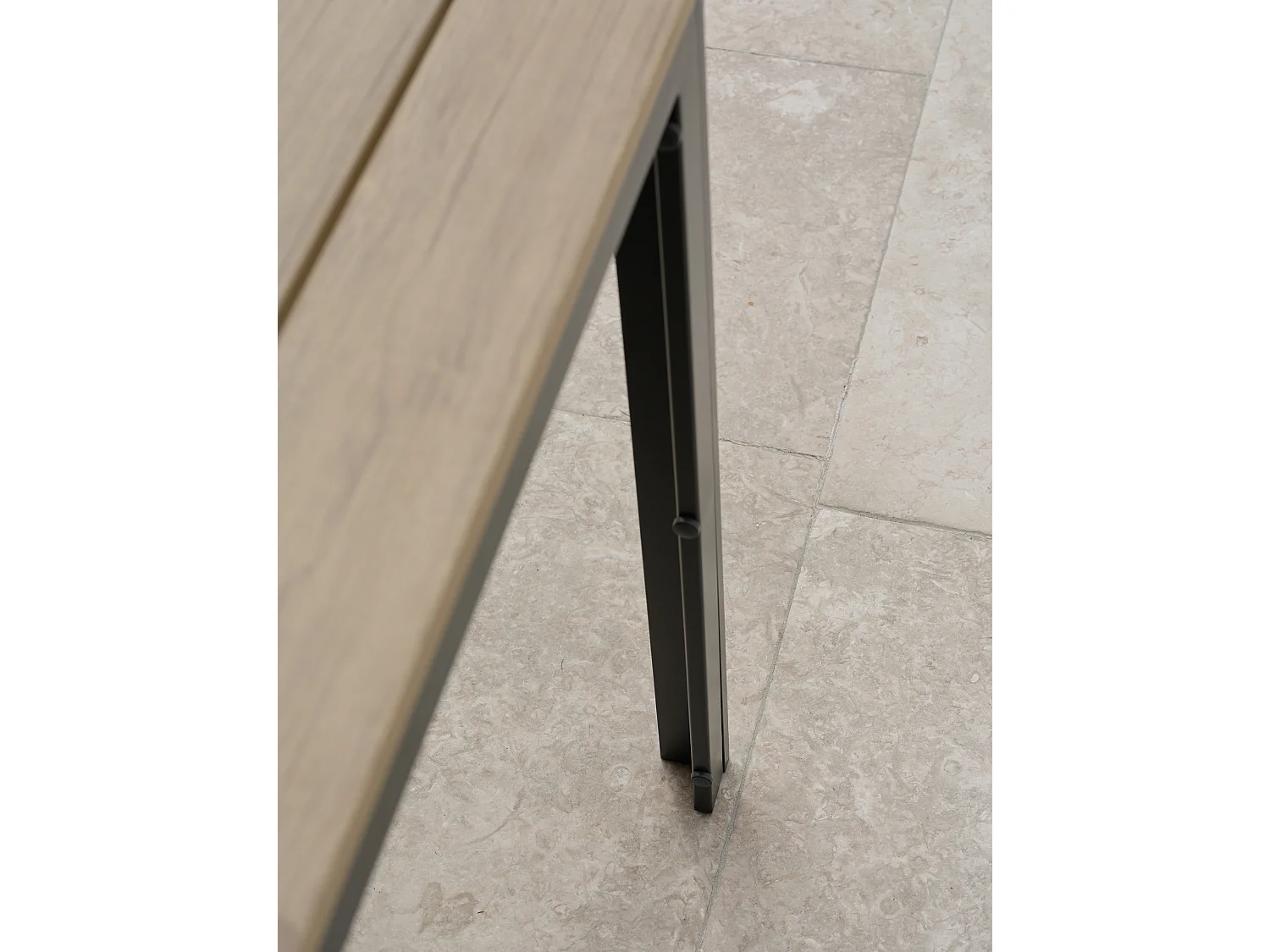Table de Jardin Imitation Bois "Boston" 150cm Gris Anthracite