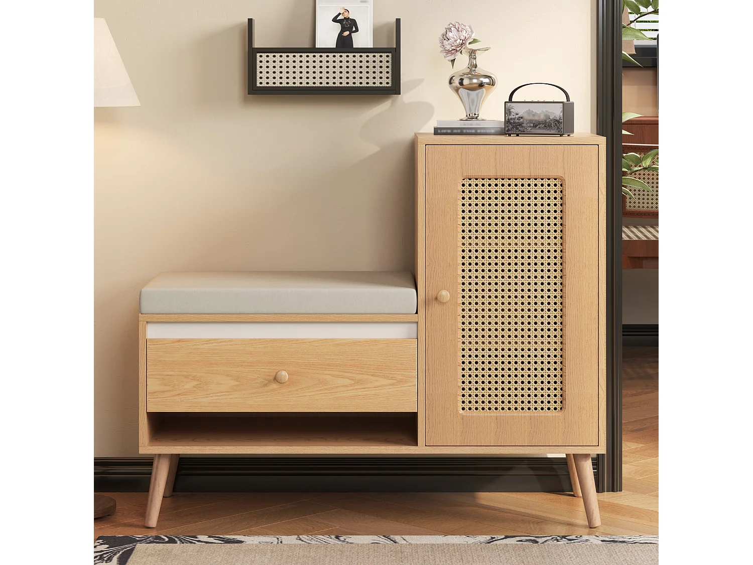 Schuhschrank aus Rattan – 95,5 x 35 x 80,5 cm – mit Tür, Sitzkissen, Schublade und offenem Stauraum – MDF – natur