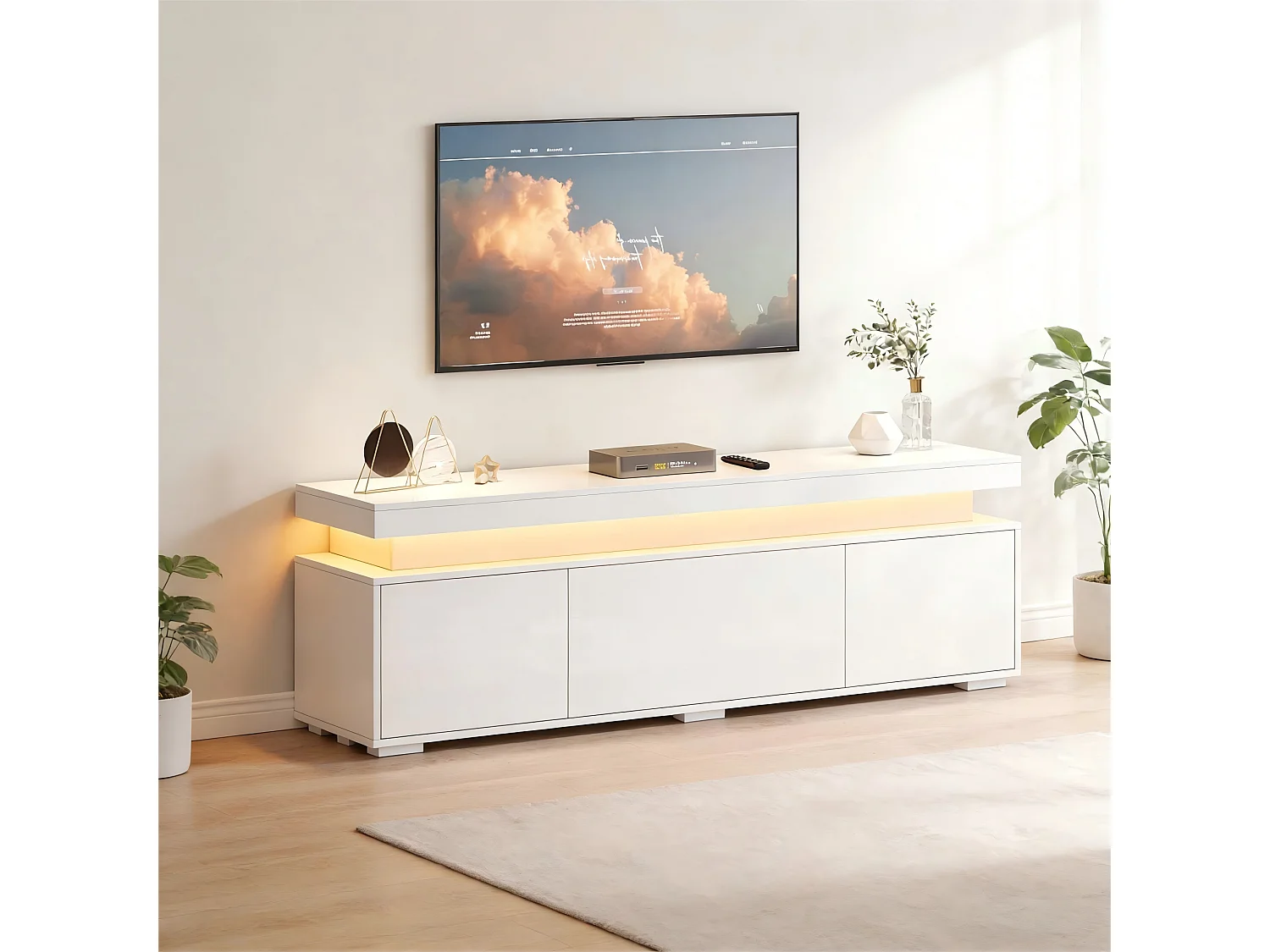TV-Möbel fürs Wohnzimmer – 150 x 35 x 43 cm – mit 3 Türen, LED-Beleuchtung und Staufächern – Spanplatte – weiß