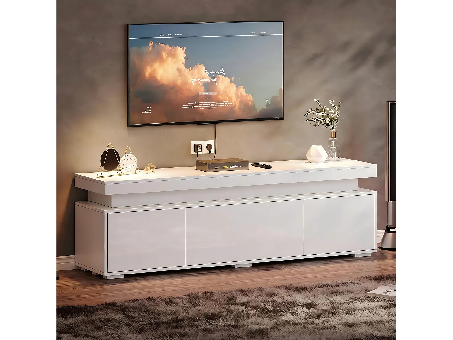 TV-Möbel fürs Wohnzimmer – 150 x 35 x 43 cm – mit 3 Türen, LED-Beleuchtung und Staufächern – Spanplatte – weiß