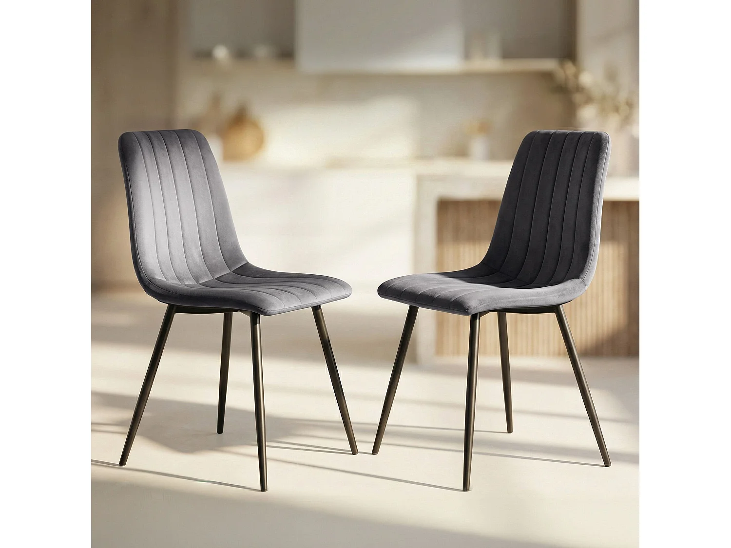 Lot de 2 Chaises en velours matelassées LIVO Graphite Foncé pieds noirs