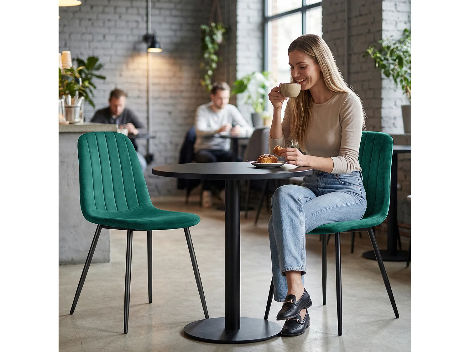 Lot de 2 Chaises en velours matelassées LUMO Vert Bouteille pieds noirs