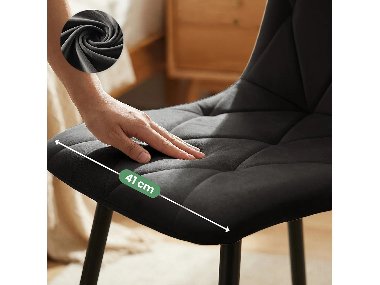 Lot de 4 Chaises en velours matelassées MILO Noires pieds noirs