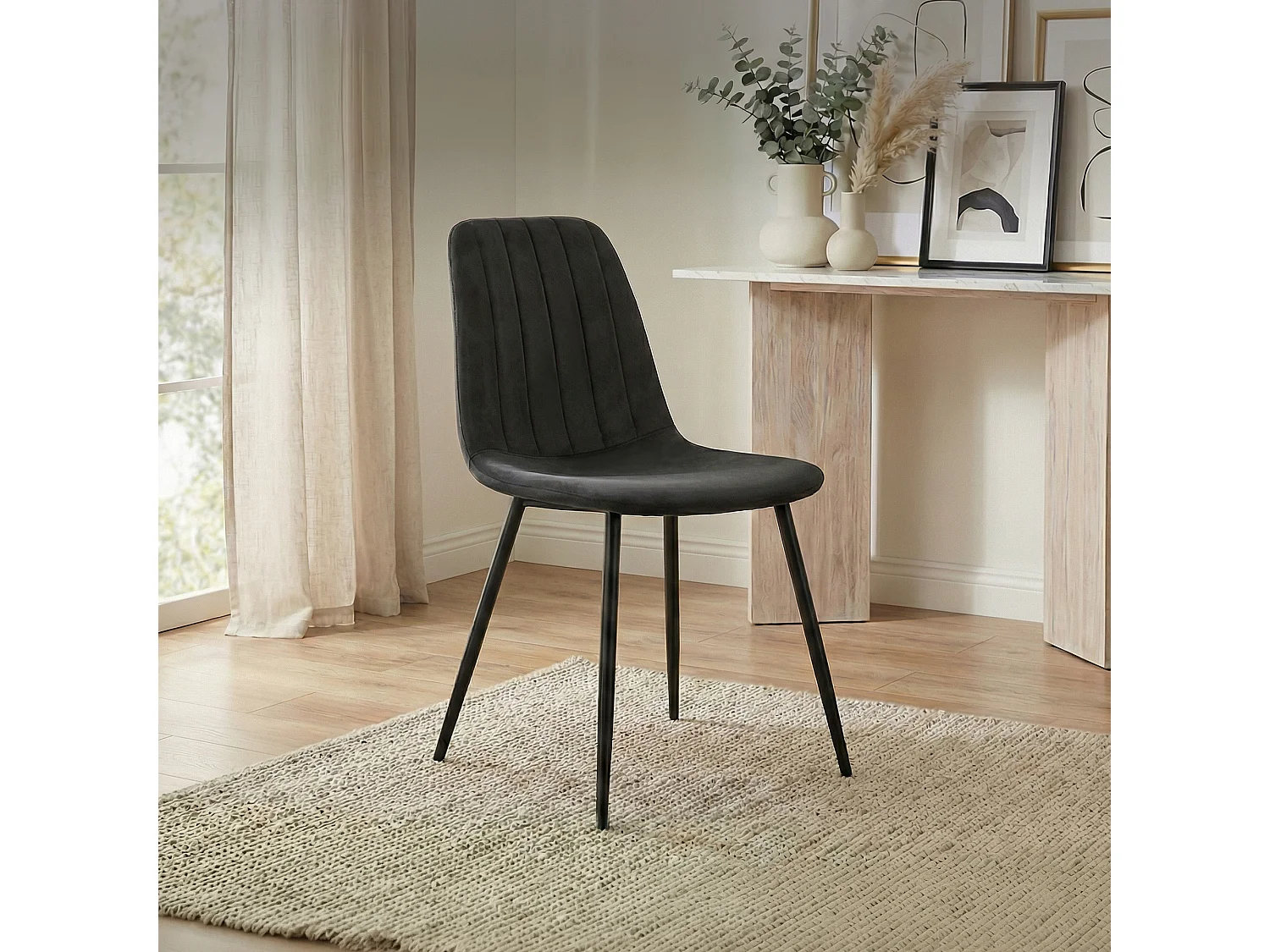 Cadeira de veludo acolchoada LUMO Preta pernas pretas