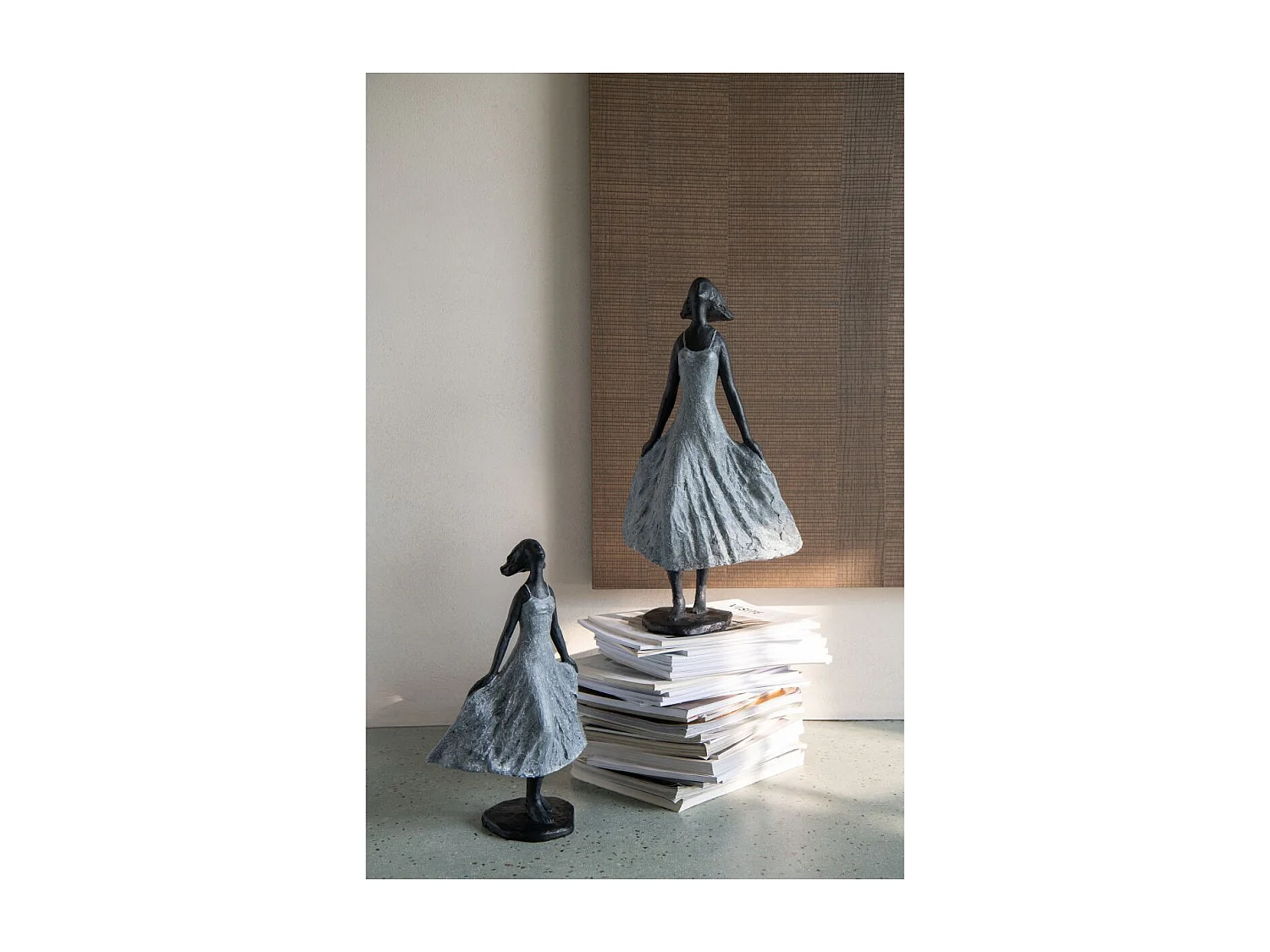 Statue Fille en Résine "Ciel" 54cm Gris