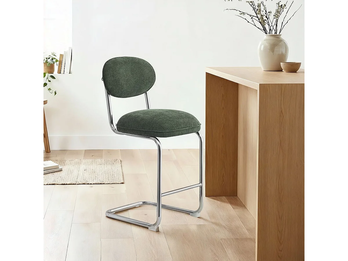 Lot de 2 tabourets de bar en tissu chenille vert, piètement chromé - Lou