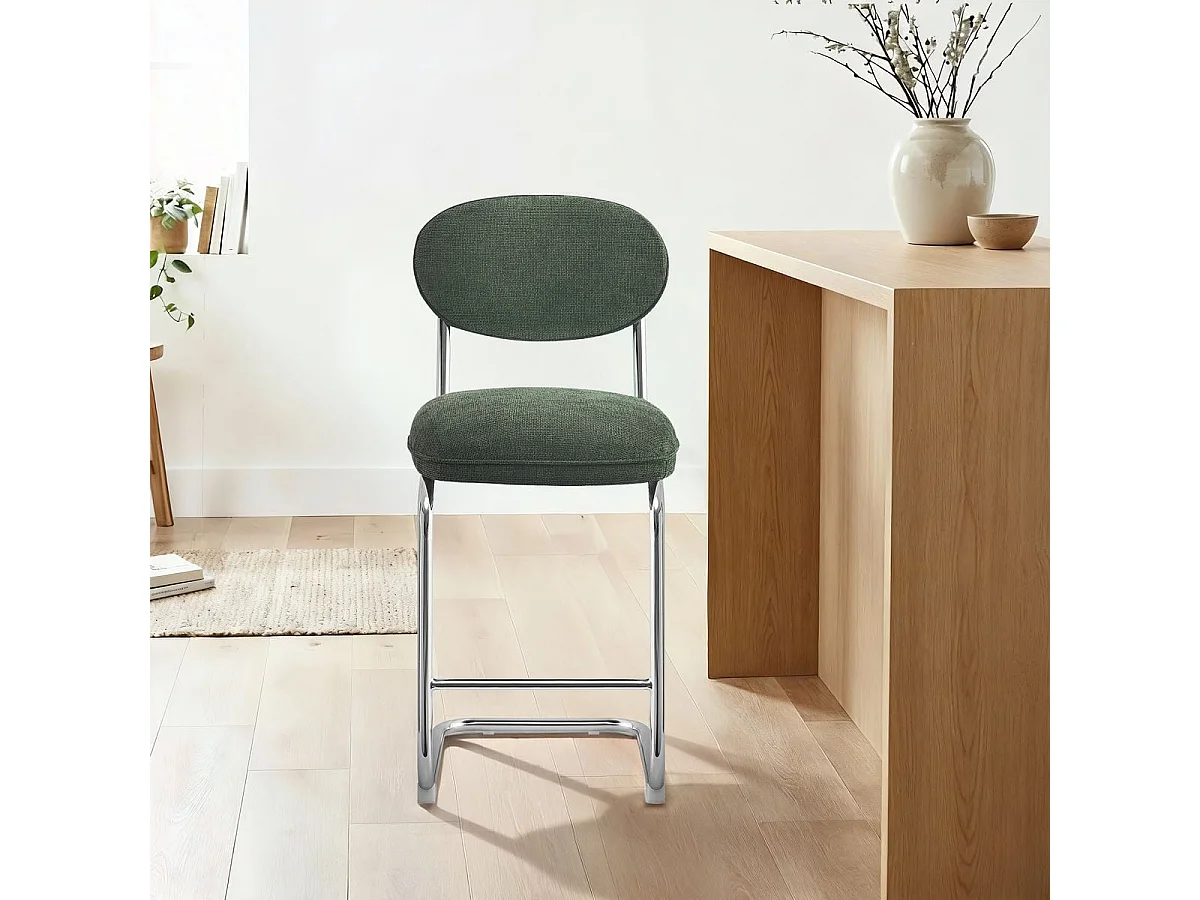 Lot de 2 tabourets de bar en tissu chenille vert, piètement chromé - Lou