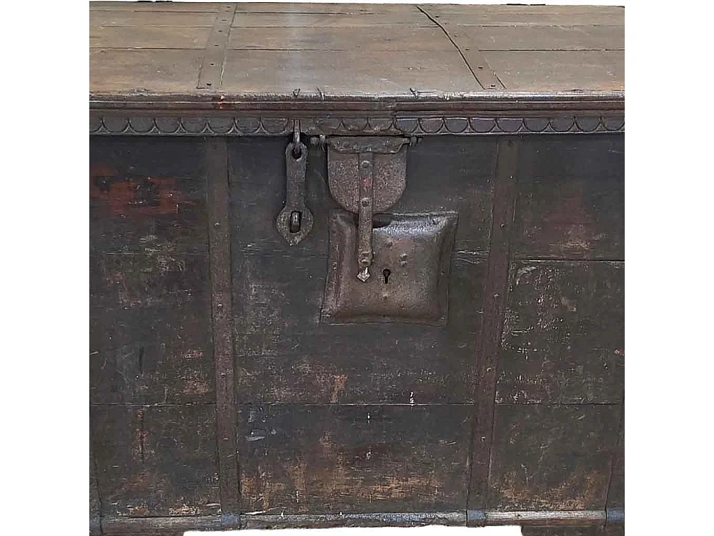 Coffre en bois fait main 120 x 72 x 82 cm (hauteur)