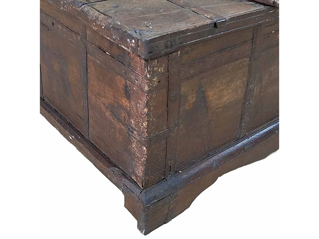 Baúl de madera artesanal 109x64x45h cm