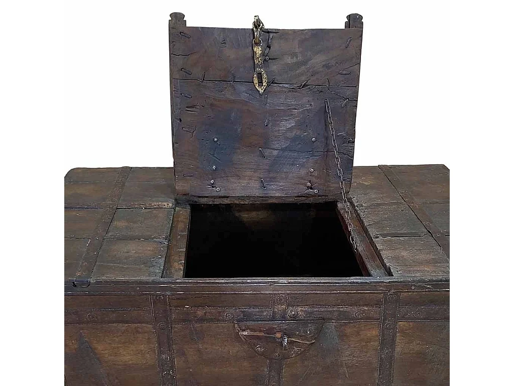 Baúl de madera artesanal 109x64x45h cm