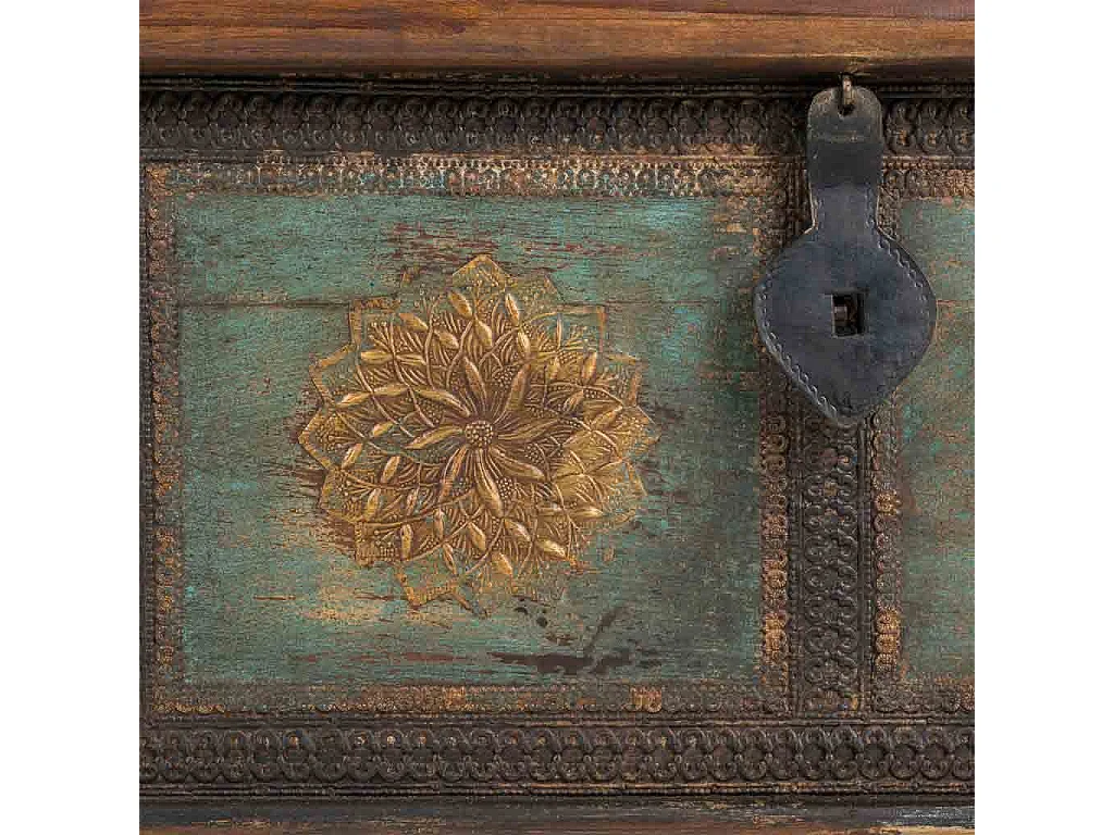 Coffre en bois sculpté artisanal, 150 x 45 x 46 cm hauteur