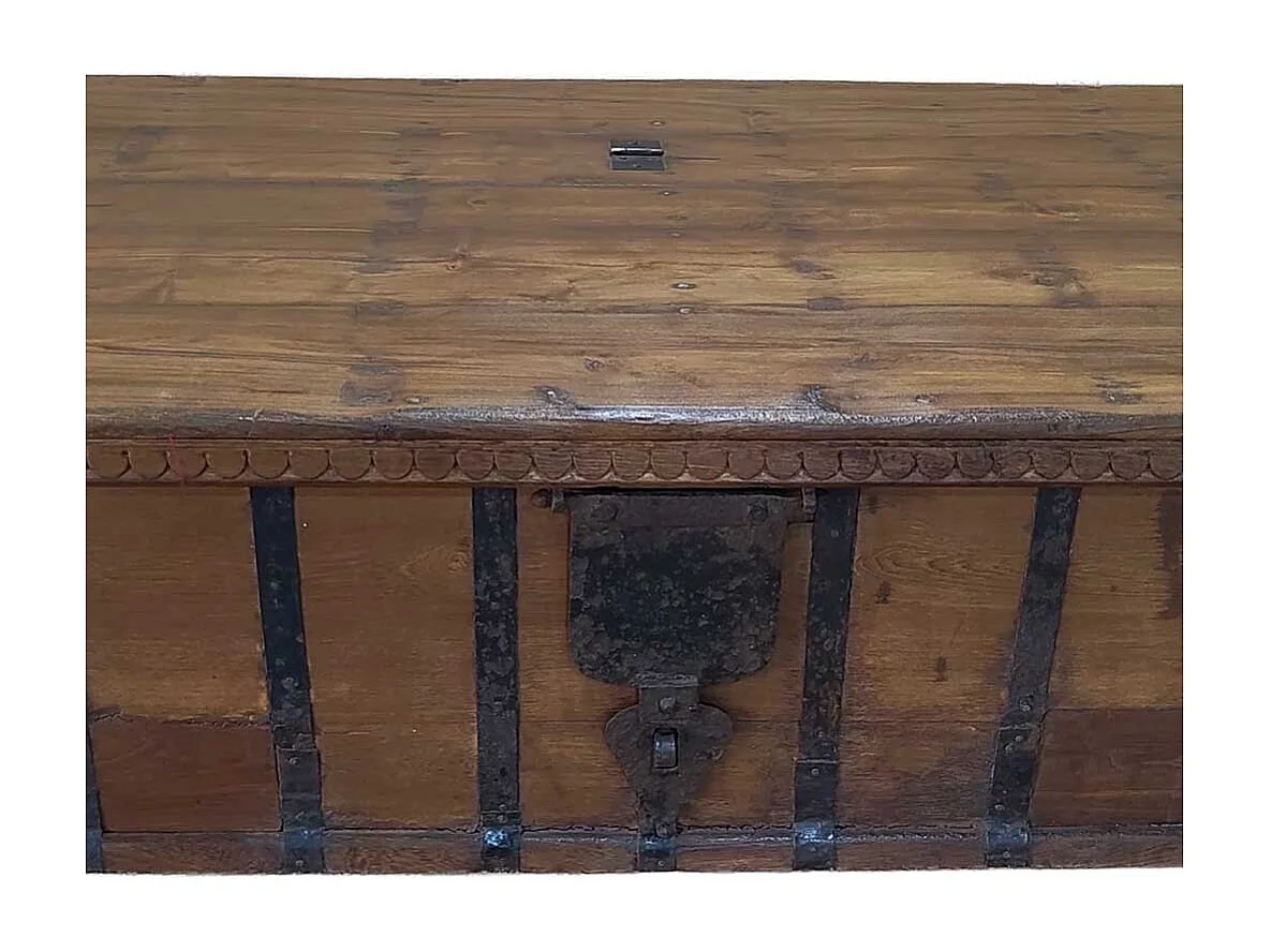 Coffre en bois fabriqué à la main 178 x 95 x 47 cm (hauteur)