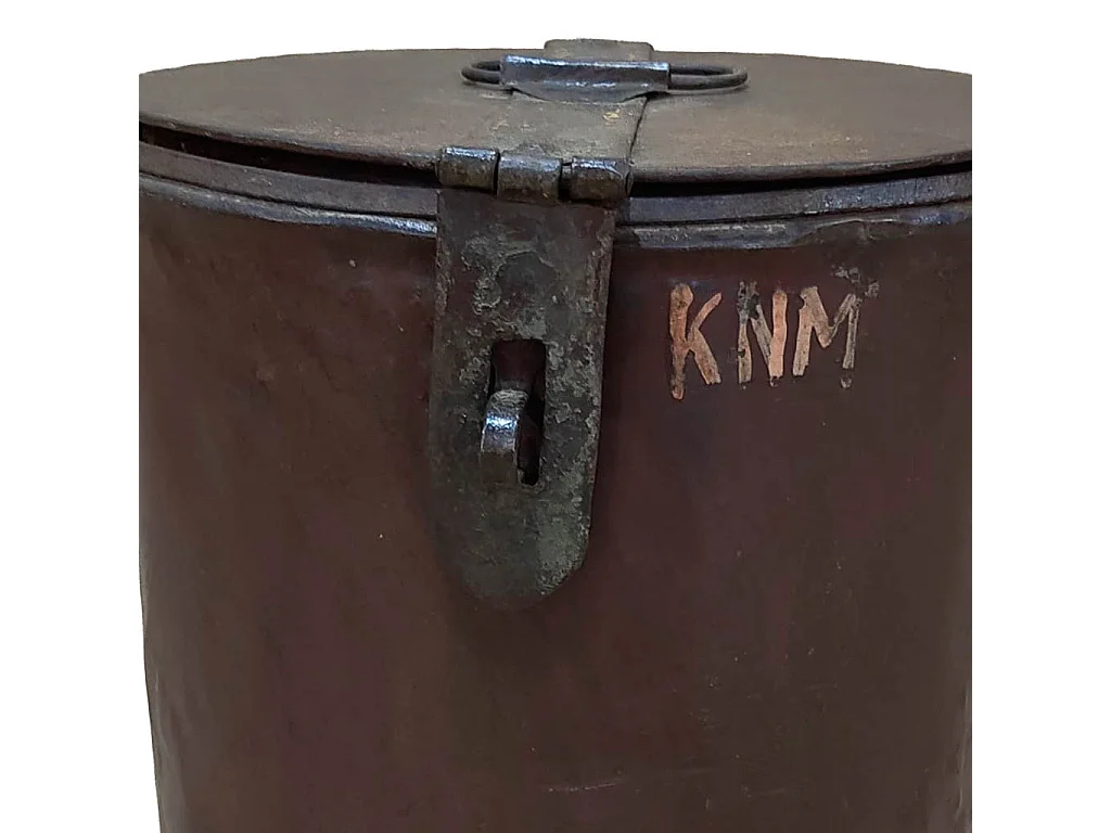 Malle en métal fabriquée à la main 29x29x41h cm