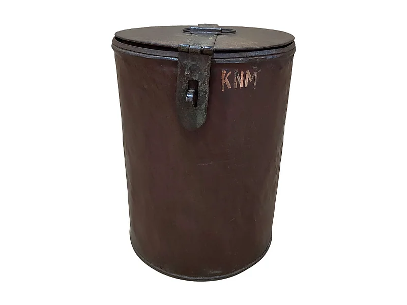 Malle en métal fabriquée à la main 29x29x41h cm