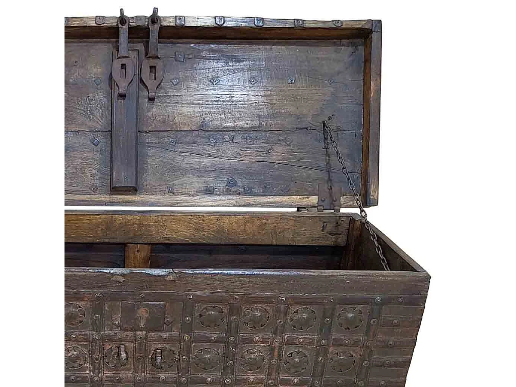 Coffre en bois fait main 139 x 44 x 94 cm (hauteur)