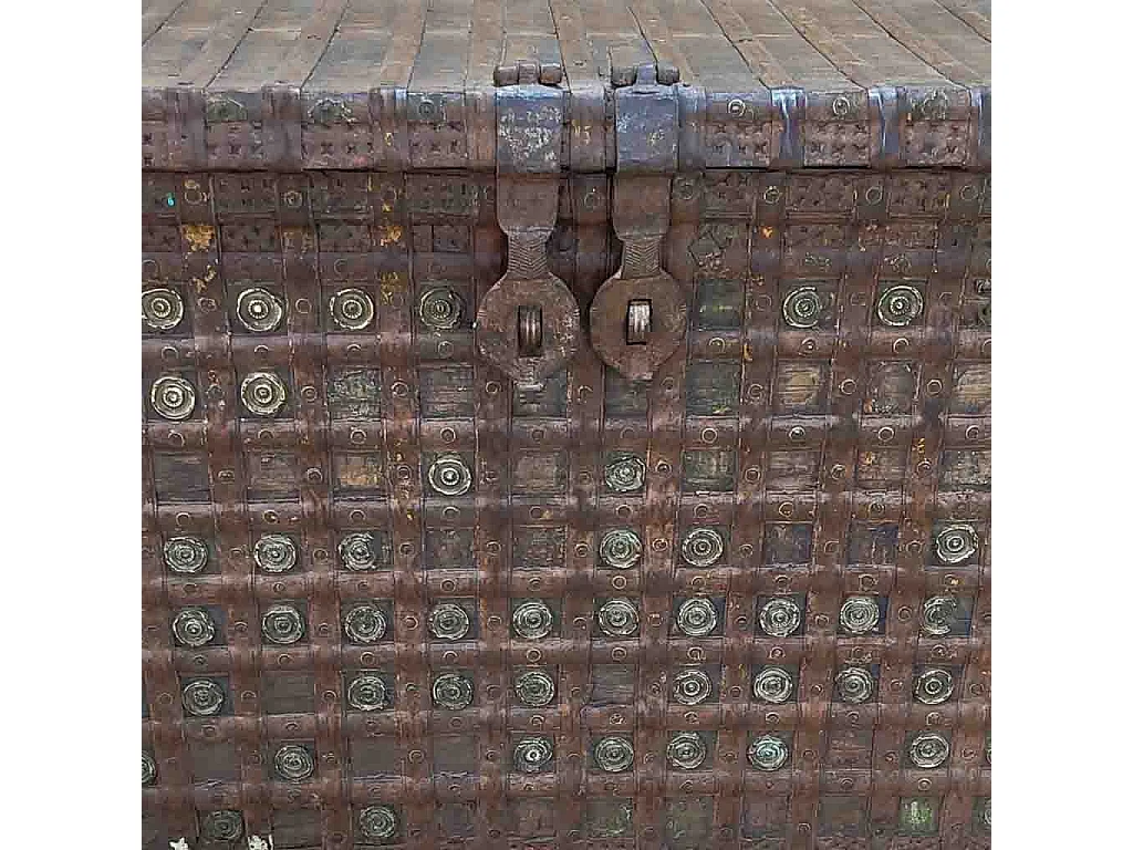 Coffre en bois fait main 136 x 46 x 96 cm (hauteur)