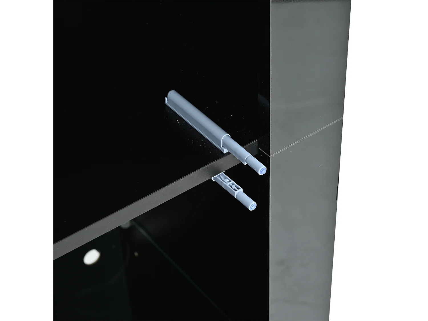 Zwarte LED-vitrinekast met glazen planken en 2 deuren, 61x42x162 cm