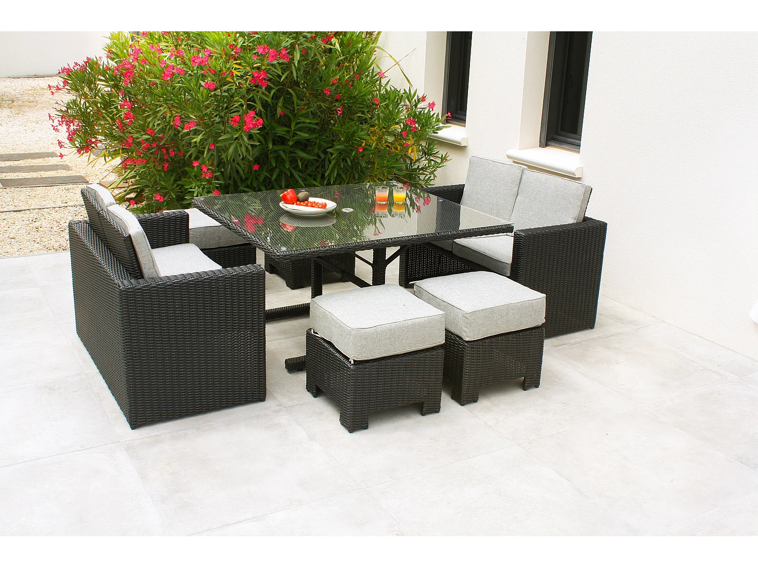 Ensemble repas de jardin encastrable 8 places en résine tresséee