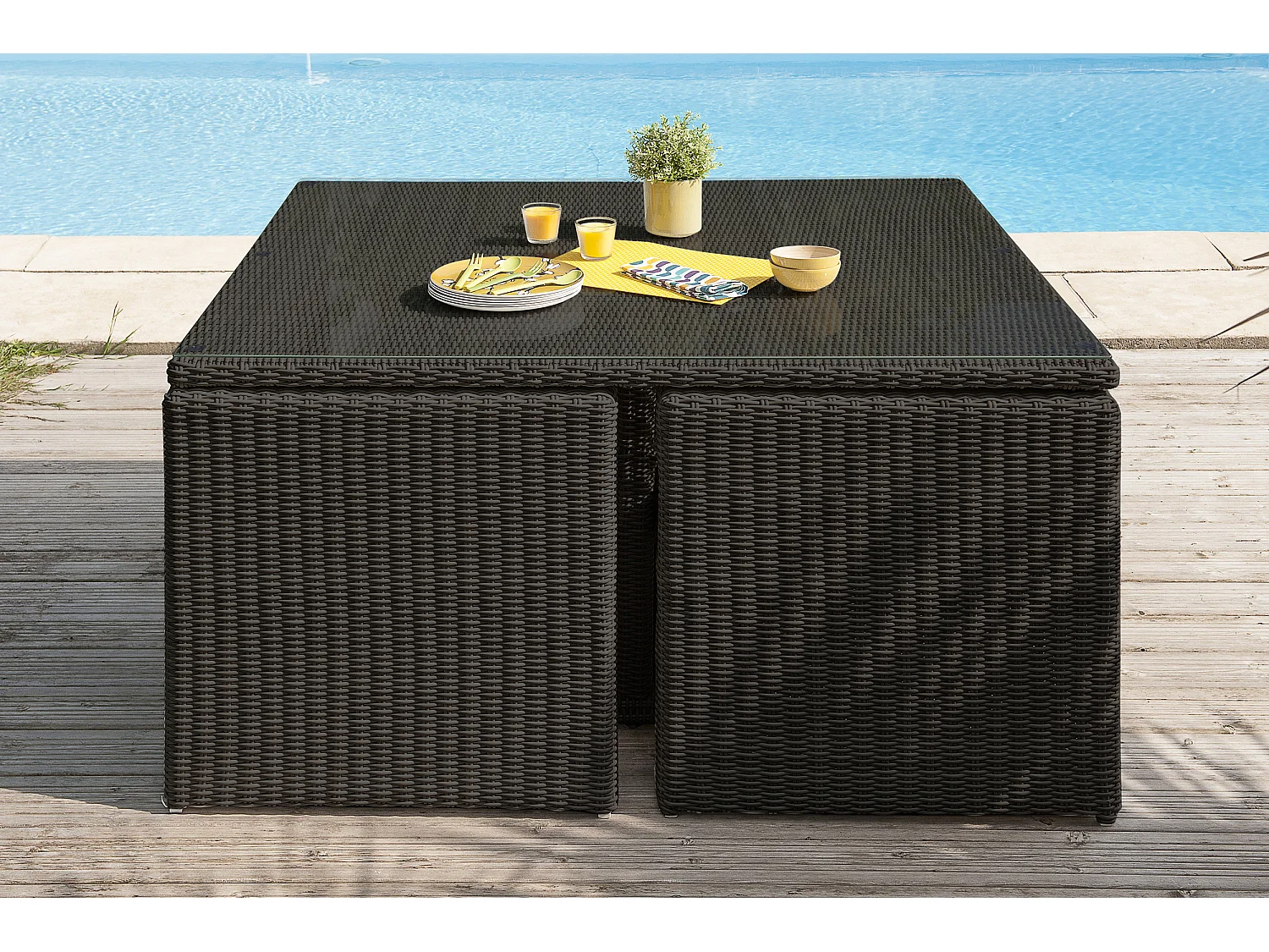 Ensemble repas de jardin encastrable 8 places en résine tresséee